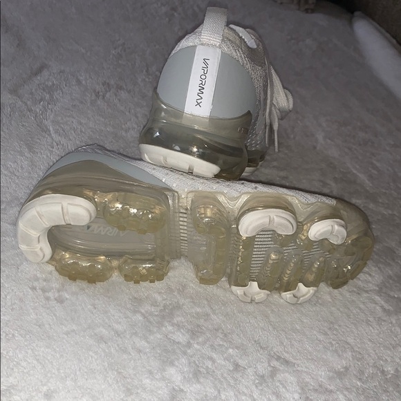 Gently Loved Women's Vapormax White Sneakers by Nike - Picture 7 of 10